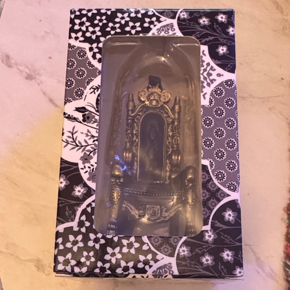 Taylor Swift Other - TS Rep miniature chair lwymmd ornament